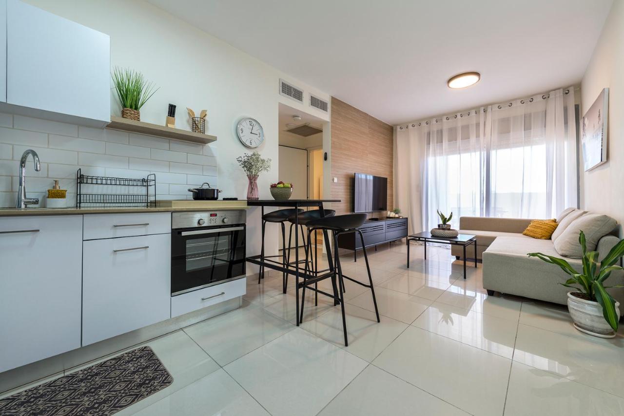 Melony Apartments Yam Suf Street Ейлат Екстериор снимка