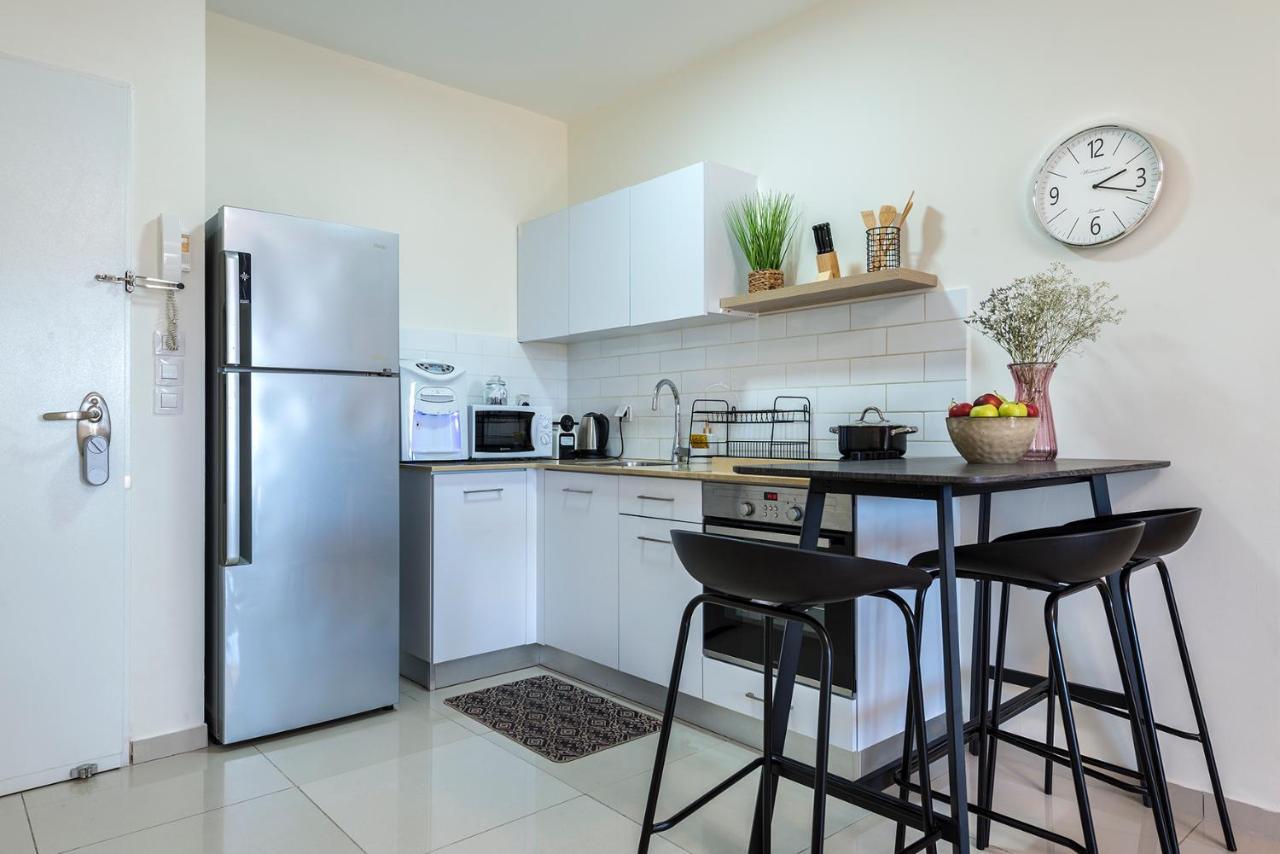Melony Apartments Yam Suf Street Ейлат Екстериор снимка