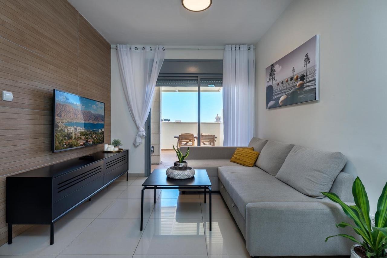 Melony Apartments Yam Suf Street Ейлат Екстериор снимка