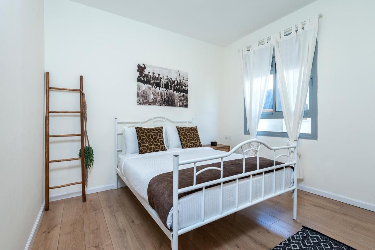 Melony Apartments Yam Suf Street Ейлат Екстериор снимка