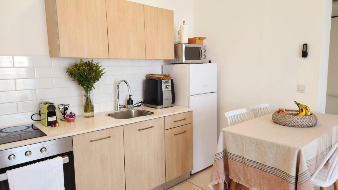 Melony Apartments Yam Suf Street Ейлат Екстериор снимка