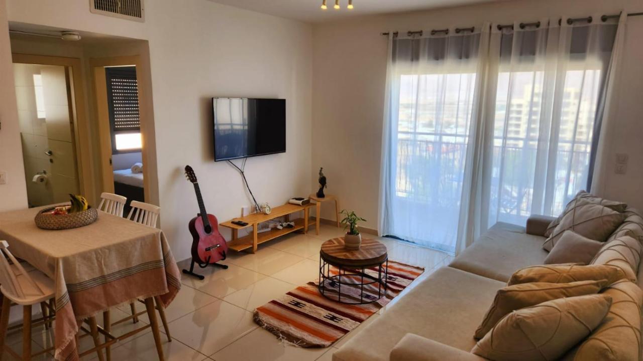 Melony Apartments Yam Suf Street Ейлат Екстериор снимка