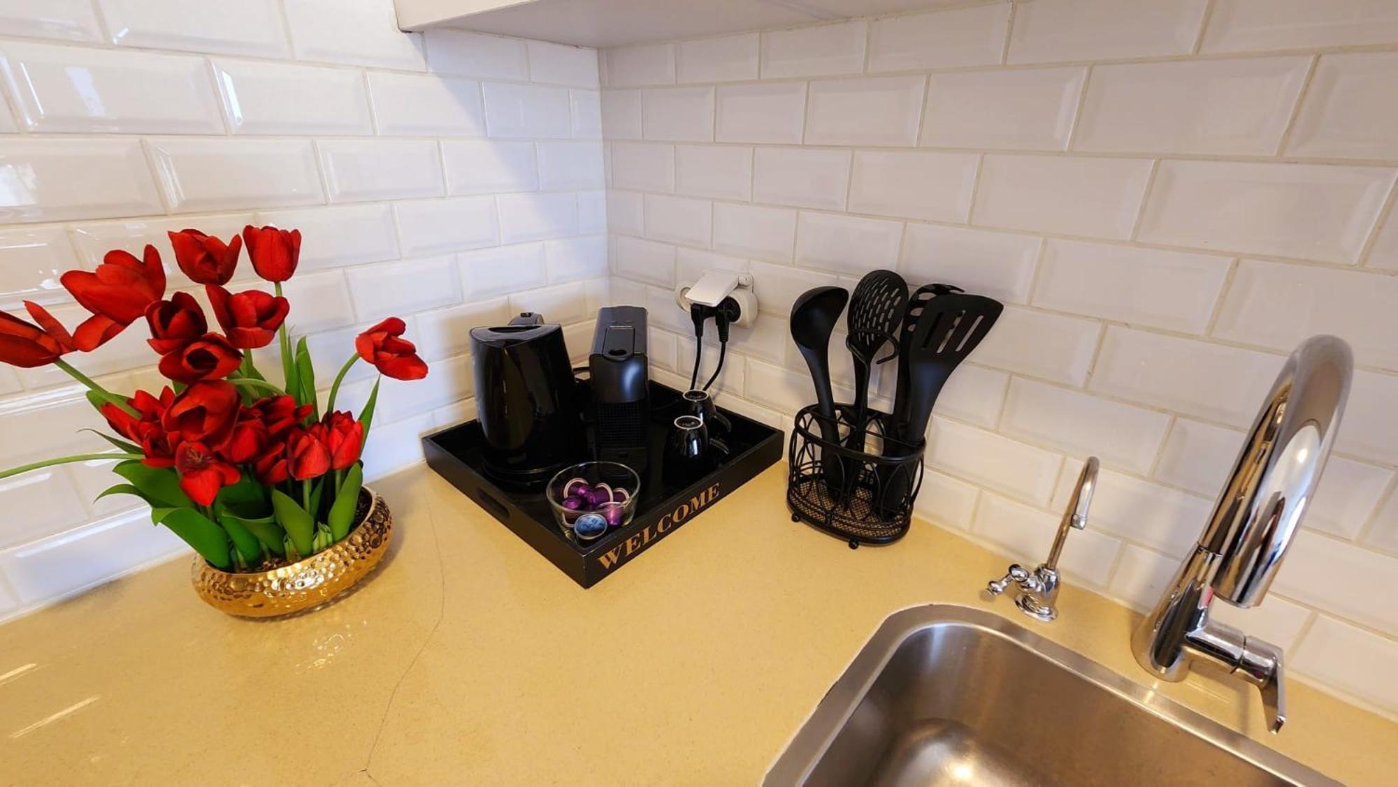 Melony Apartments Yam Suf Street Ейлат Екстериор снимка